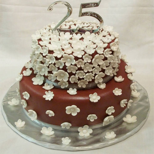 elegant_anniversary_fondant_cake_1